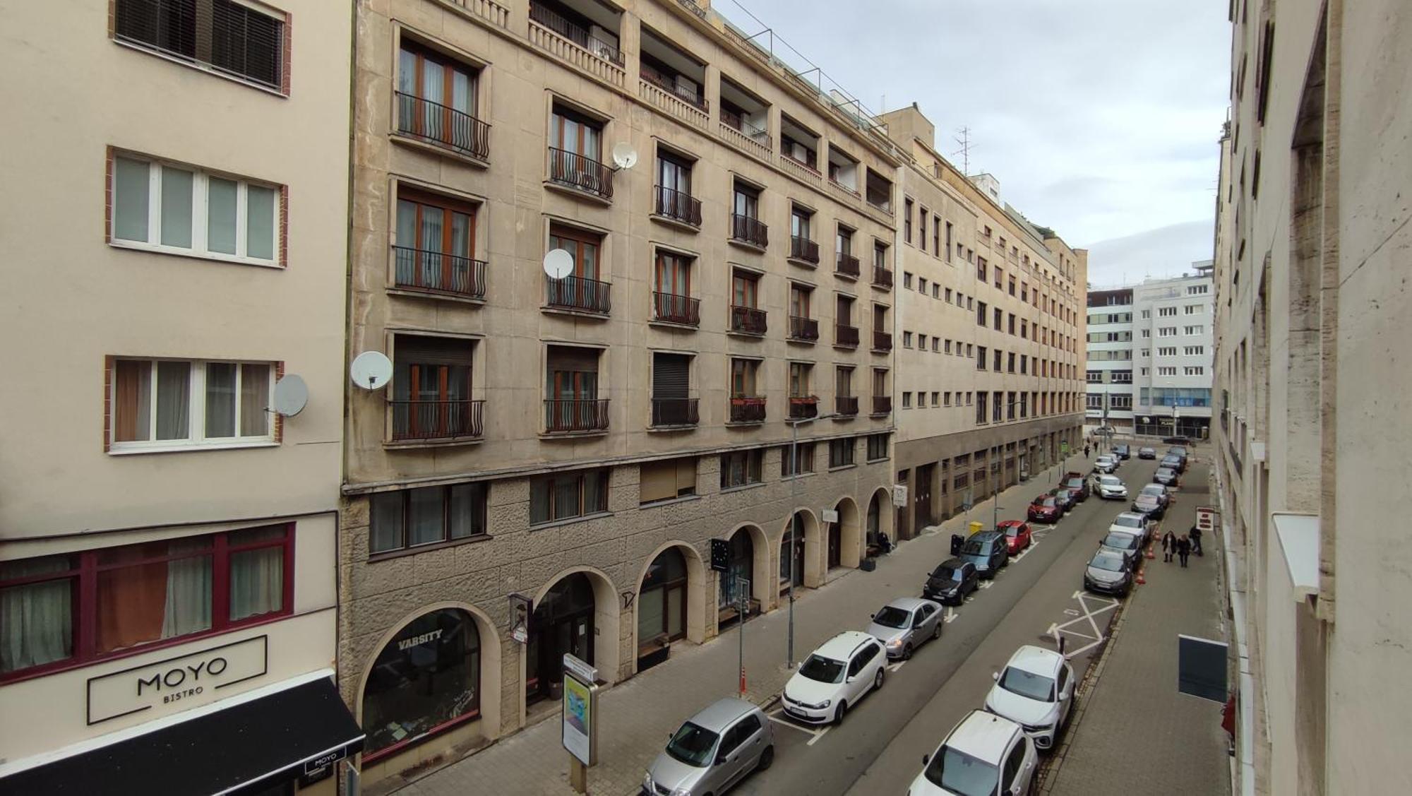 Bratislava Oldtown Apartment 130M2 ,60M2 Terrace And 2 Bathrooms Exterior foto